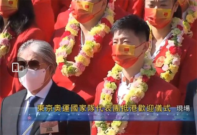 男模脱裤子全身精光gay